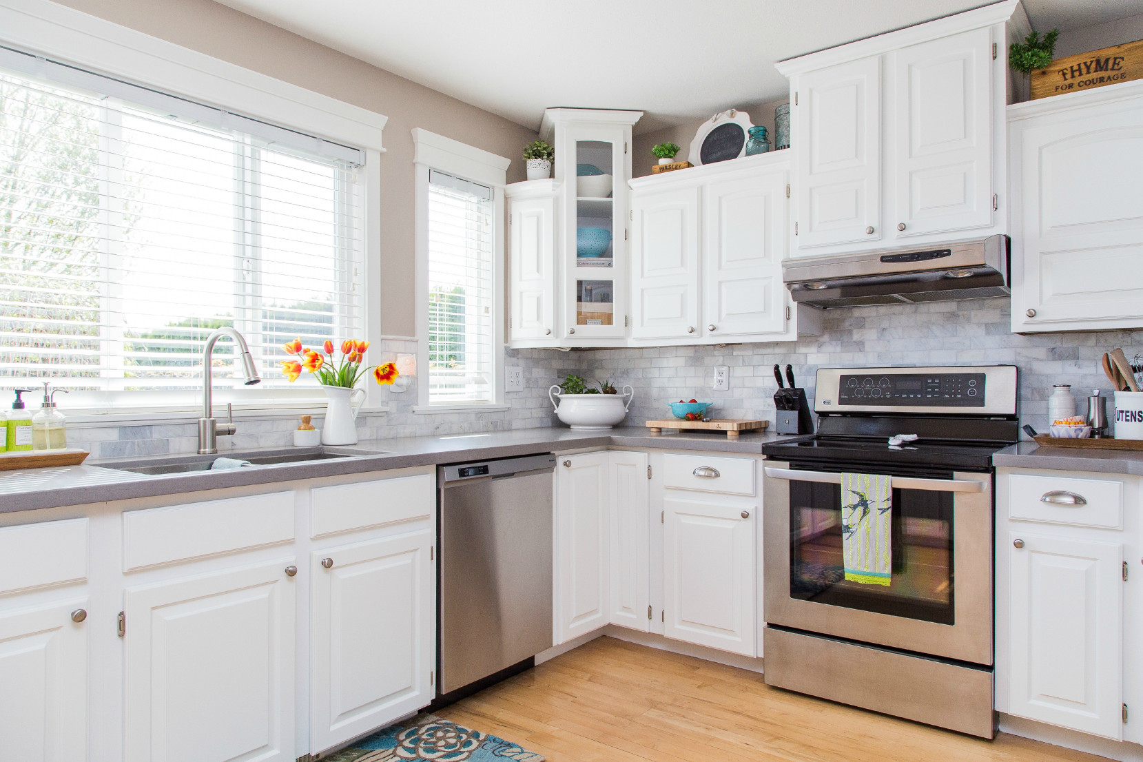 White Kitchen Cabinet Elegant White Kitchen Cabinets the Best Storage Option for Your Kitchen