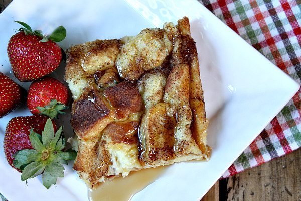 Easy Classic French Toast Casserole recipe - from RecipeGirl.com.  This is the perfect holiday breakfast casserole- always a bit hit!