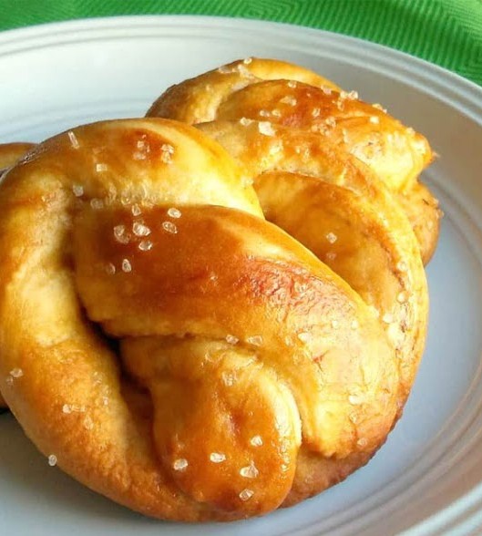 Copycat Recipe Auntie Anne's Pretzels with Cheddar Dipping Sauce