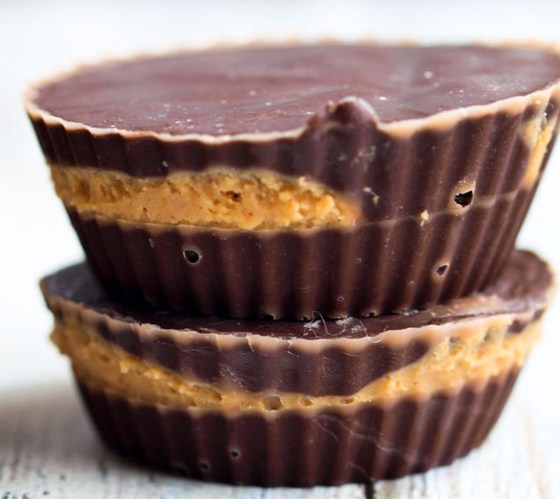 Healthy 4 Ingredient Chocolate Peanut Butter Cups