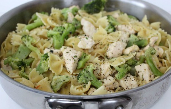 One Pot Chicken Broccoli Pasta