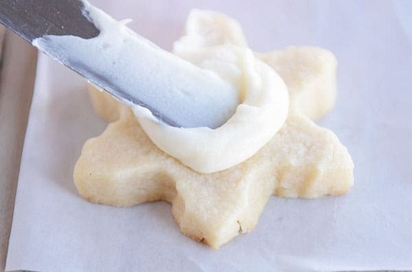 The Best Vanilla Buttercream Frosting