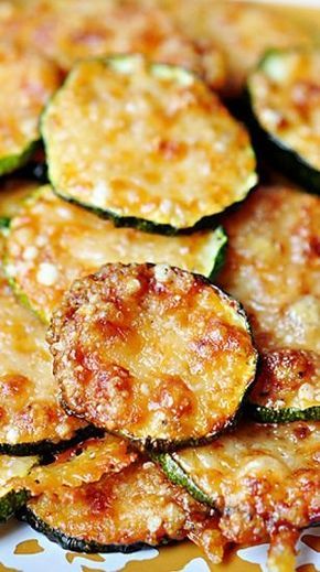 The Baked Parmesan Zucchini Rounds combine tastiness and wholesomeness, which makes them really appealing! And once you get to know the recipe is way too easy you will want to make them immediately!