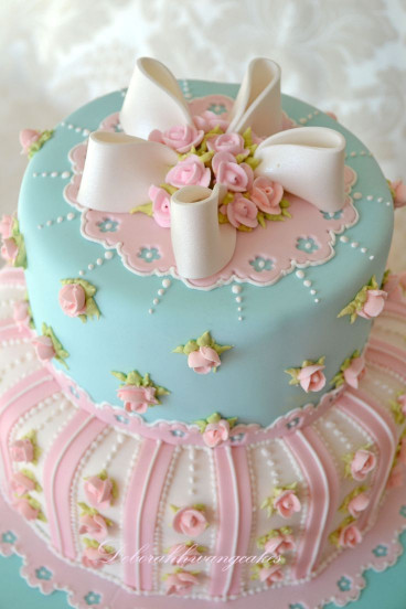 Beautiful Birthday Cake
 Pastel rosy blog following back similar blogs