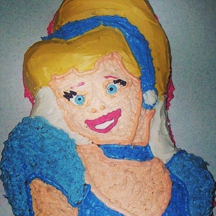 Birthday Cake Fails
 These 20 People Tried To Recreate Disney Themed Cakes From