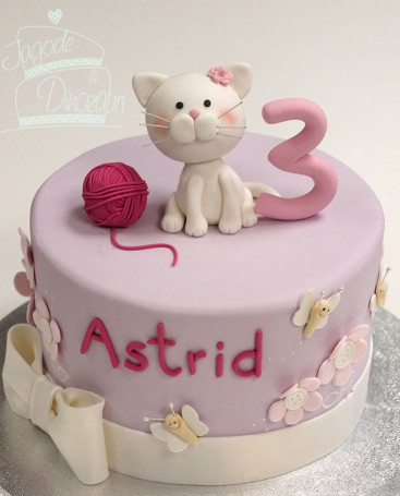 Cat Birthday Cake
 Best 25 Kitty cake ideas on Pinterest