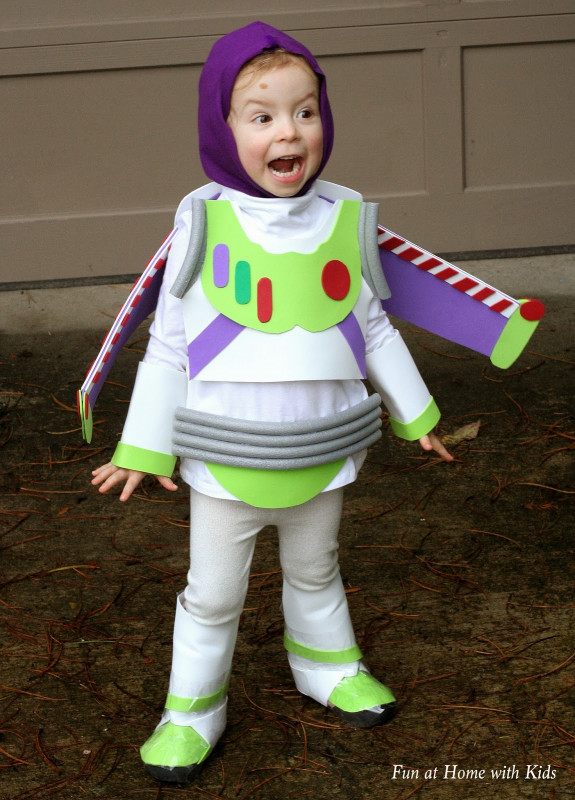 DIY Kids Halloween Costumes
 DIY Kids Buzz Lightyear No Sew Halloween Costume