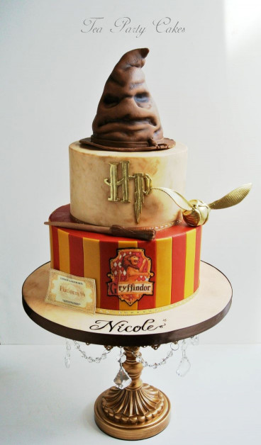 Harry Potter Birthday Cake
 This Harry Potter Cake is kind of amazing "I made this
