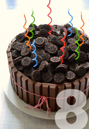 Oreo Birthday Cake
 Gatherings A Backyard Birthday with a KitKat Oreo Cake