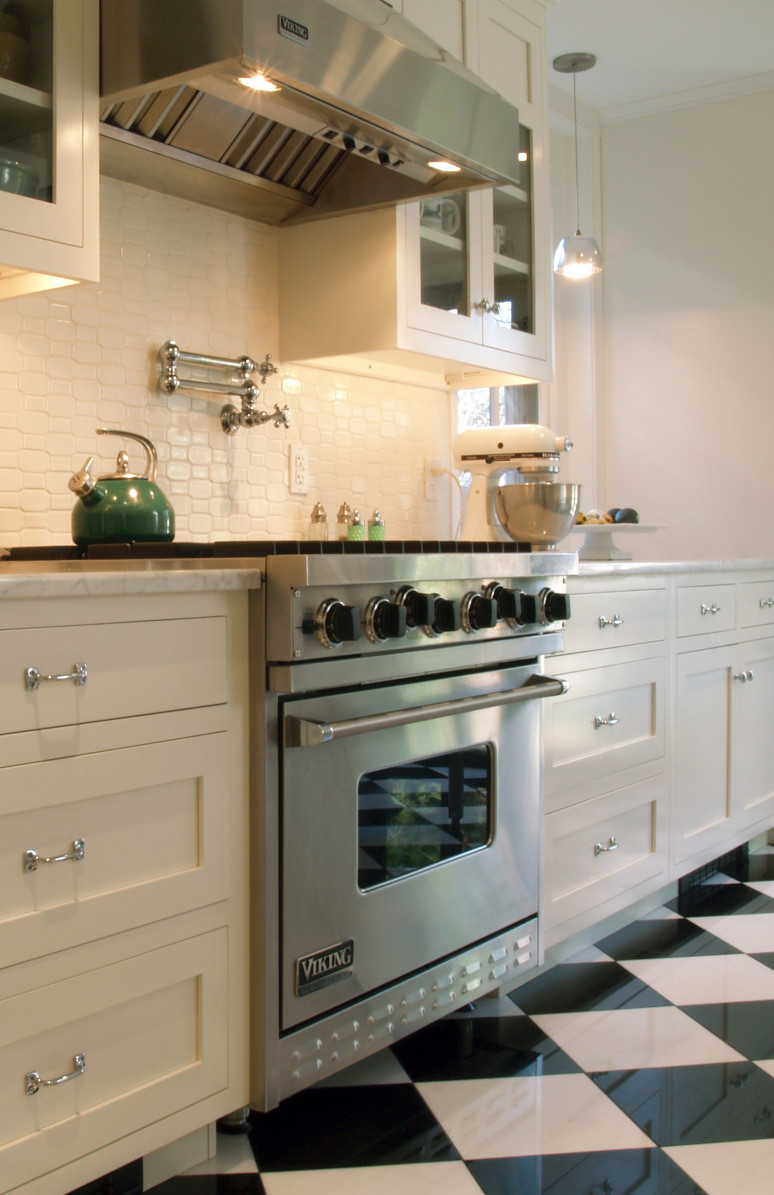 White Kitchen Backsplash
 Spice Up Your Kitchen Tile Backsplash Ideas