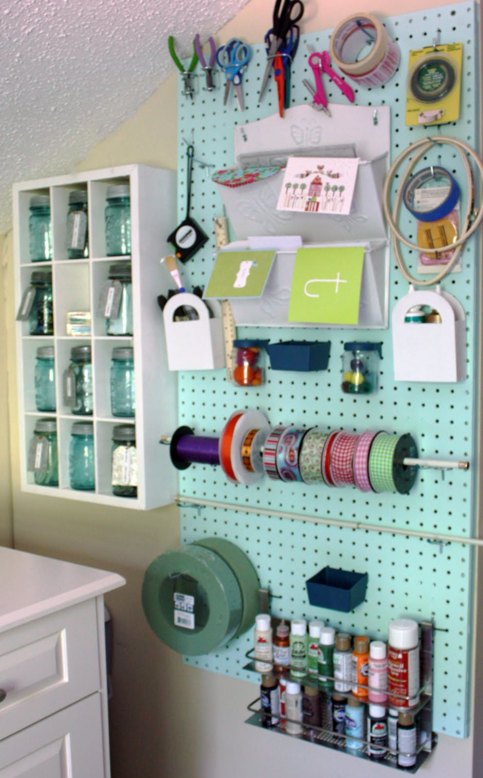 Craft Organization
 Simple Ideas to Organize a Craft Room